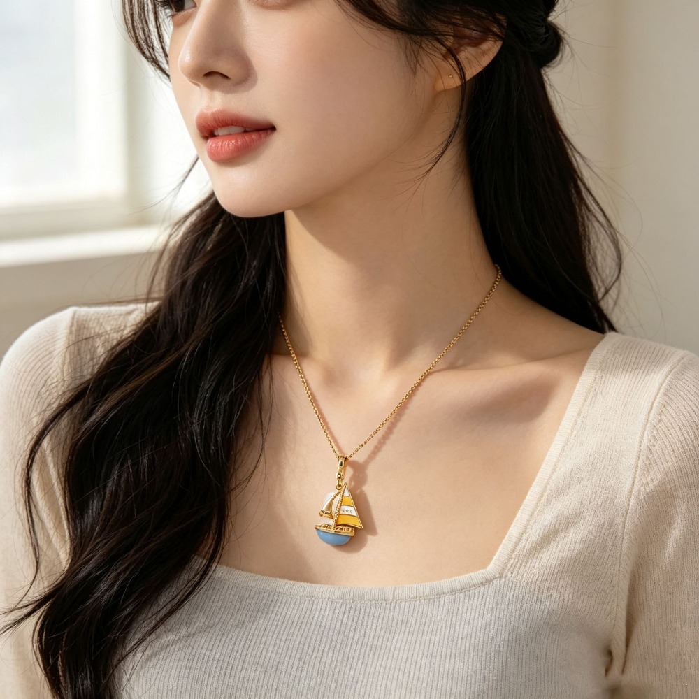 Elegante Emaille-Halskette mit – Initial Letter Necklace 18K Gold Bewertung und Preis