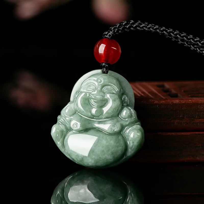Grüner burmesischer Jadeit-Anh – Necklaces Bewertung und Preis
